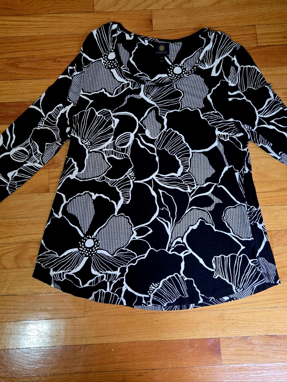 JM Collection Black and White Floral Long-Sleeve Tee